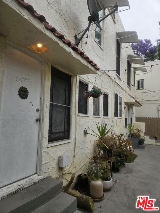 6477 Lexington Avenue Property Photo 4