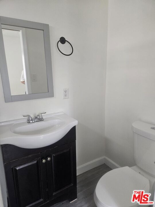 6477 Lexington Avenue Property Photo 9