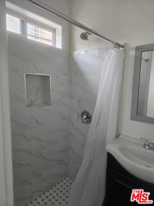 6477 Lexington Avenue Property Photo 10