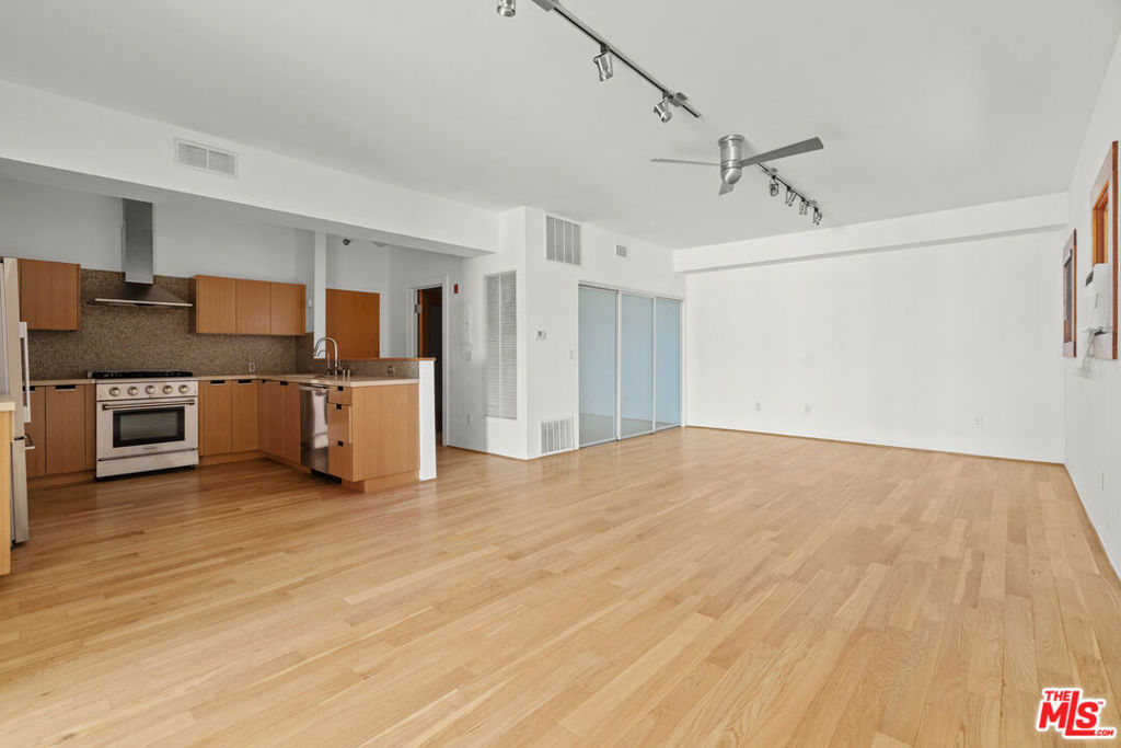 8 Brooks Avenue 11 Property Photo 7