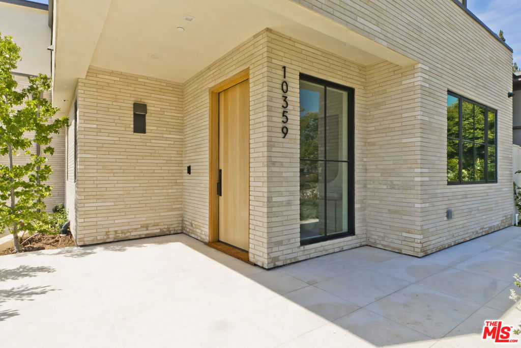 10359 Monte Mar Drive Property Photo 9