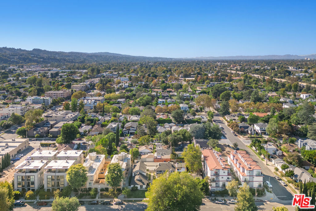 4445 Tujunga Avenue Property Photo 3