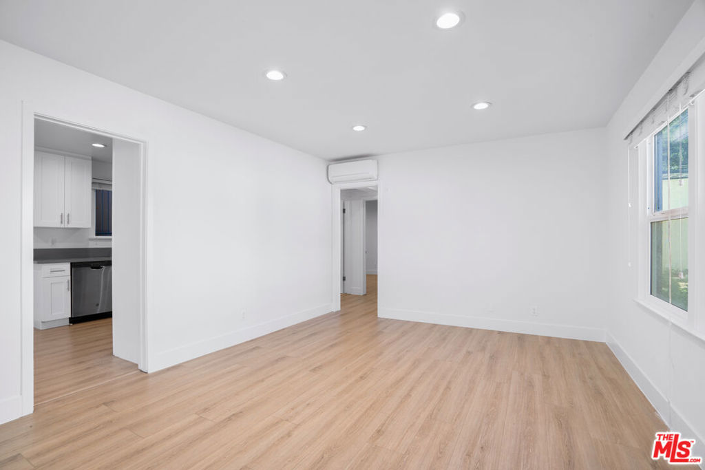 4445 Tujunga Avenue Property Photo 8