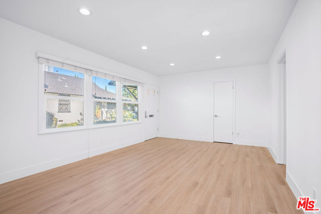 4445 Tujunga Avenue Property Photo 9