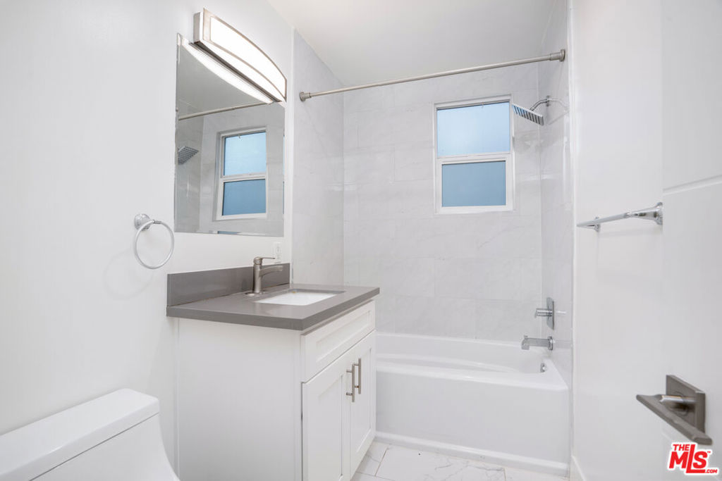 4445 Tujunga Avenue Property Photo 12
