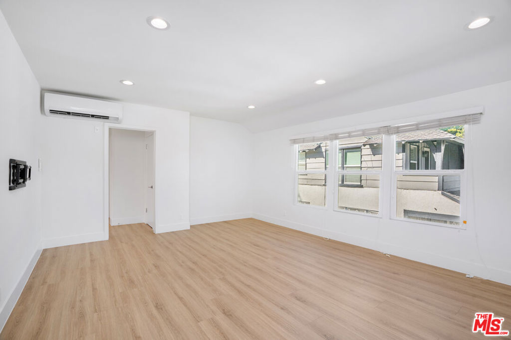 4445 Tujunga Avenue Property Photo 14