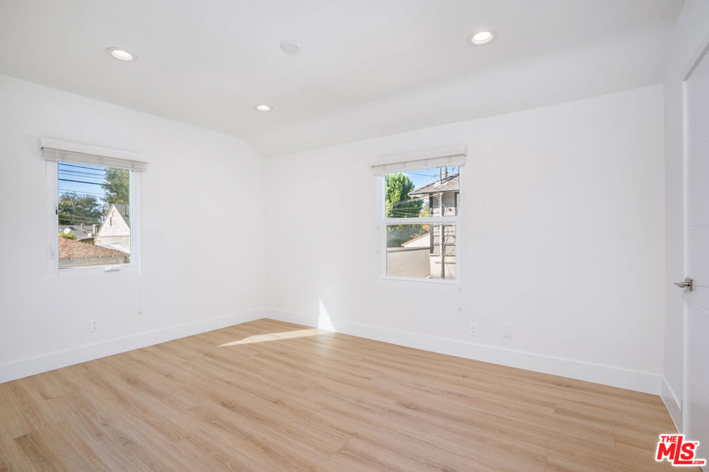 4445 Tujunga Avenue Property Photo 16