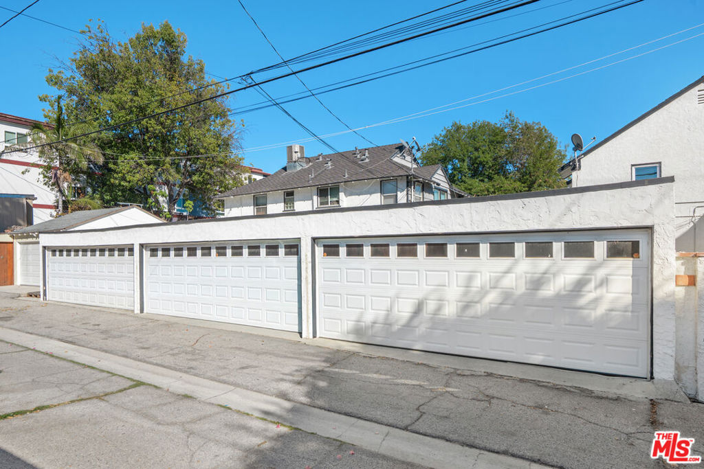 4445 Tujunga Avenue Property Photo 32
