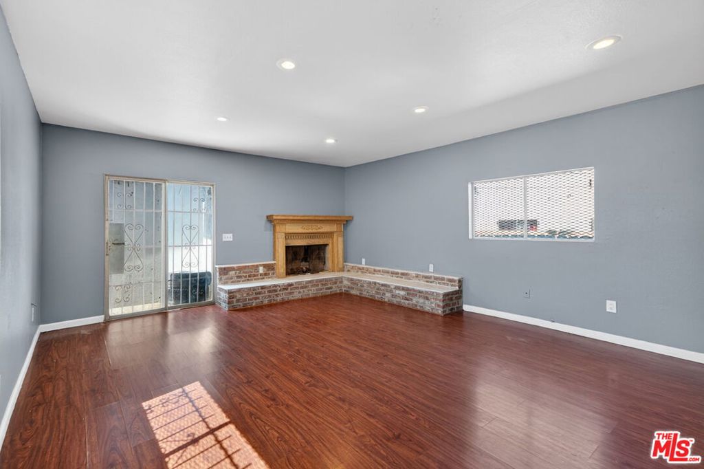 913 E 92nd Street Property Photo 8
