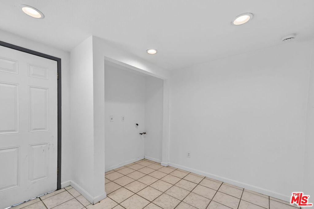 913 E 92nd Street Property Photo 15