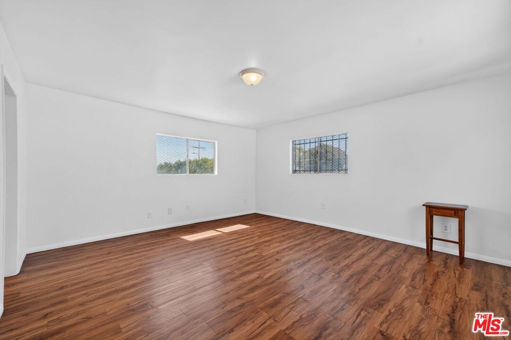 913 E 92nd Street Property Photo 18