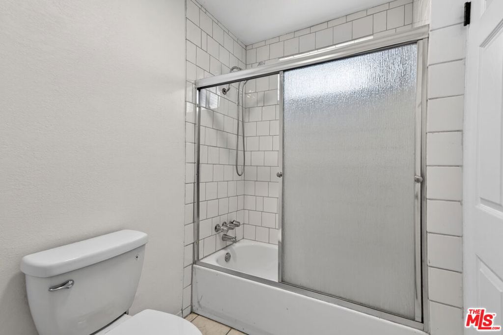 913 E 92nd Street Property Photo 22