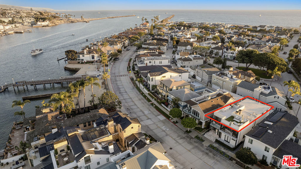 2105 E Balboa Boulevard Property Photo 4