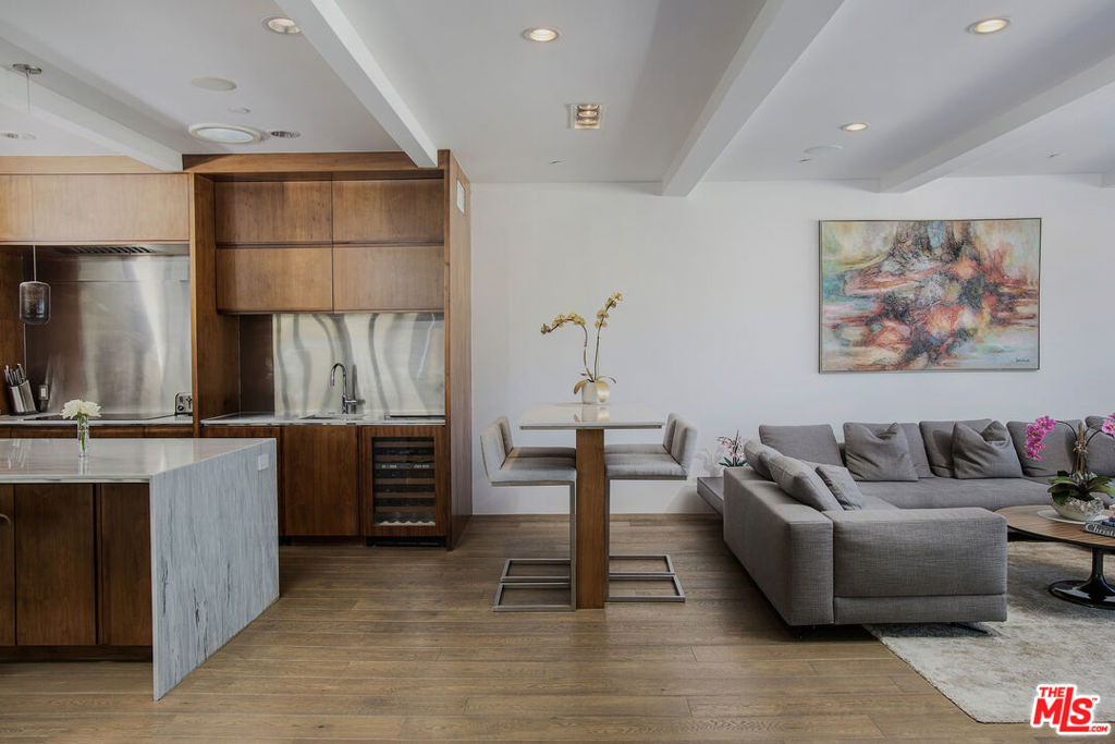 2105 E Balboa Boulevard Property Photo 15