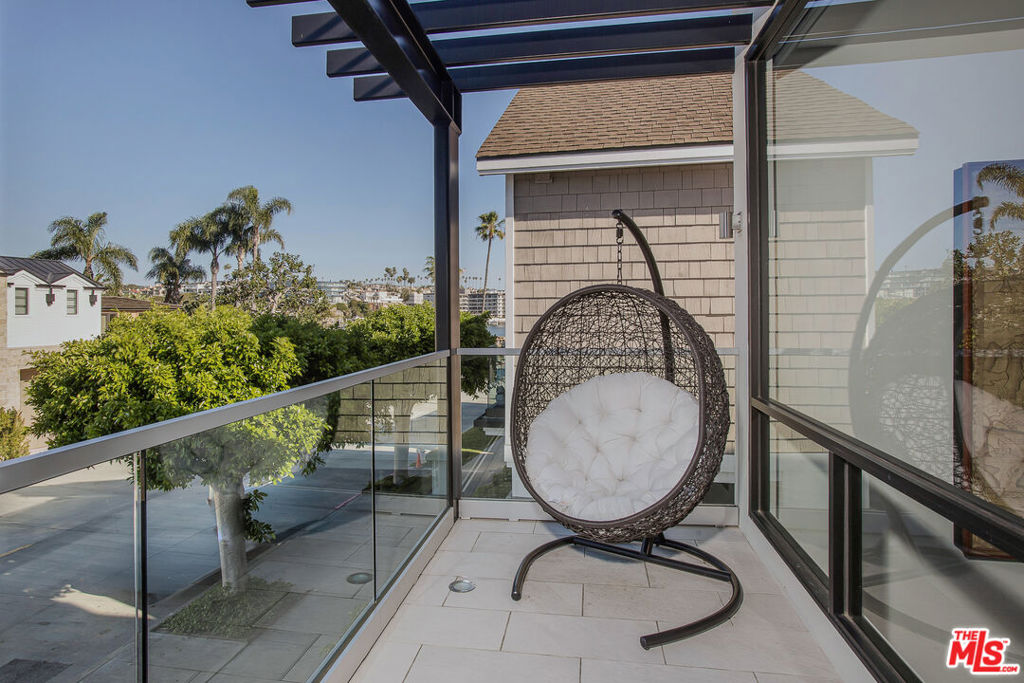 2105 E Balboa Boulevard Property Photo 28