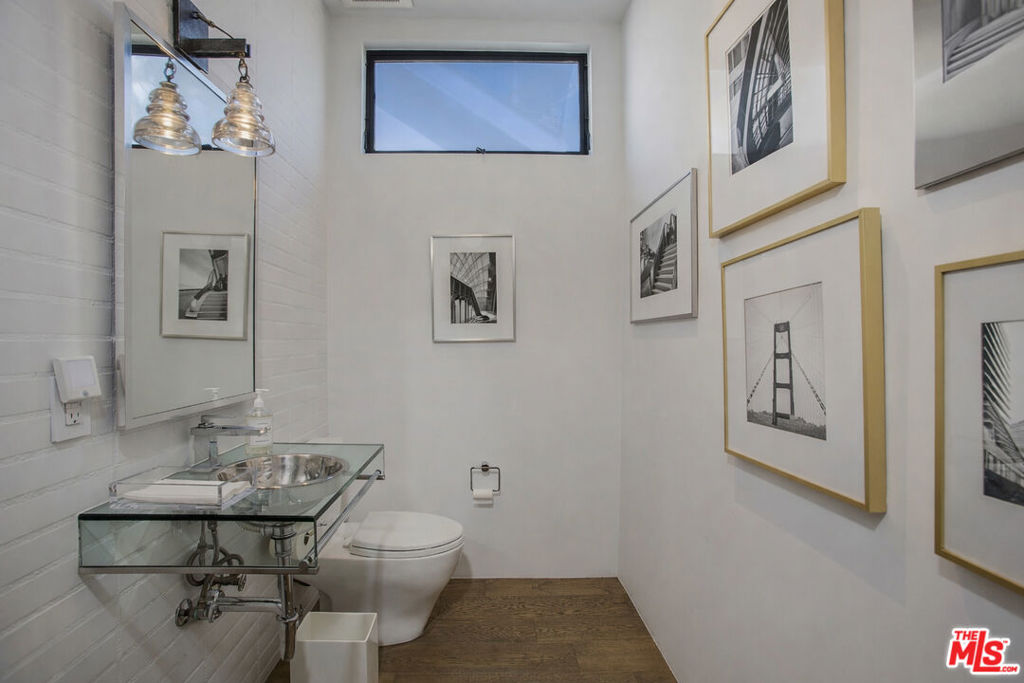 2105 E Balboa Boulevard Property Photo 40