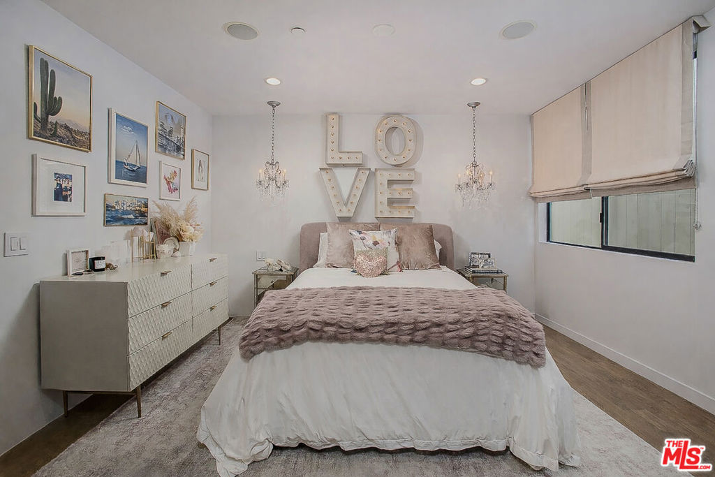 2105 E Balboa Boulevard Property Photo 43