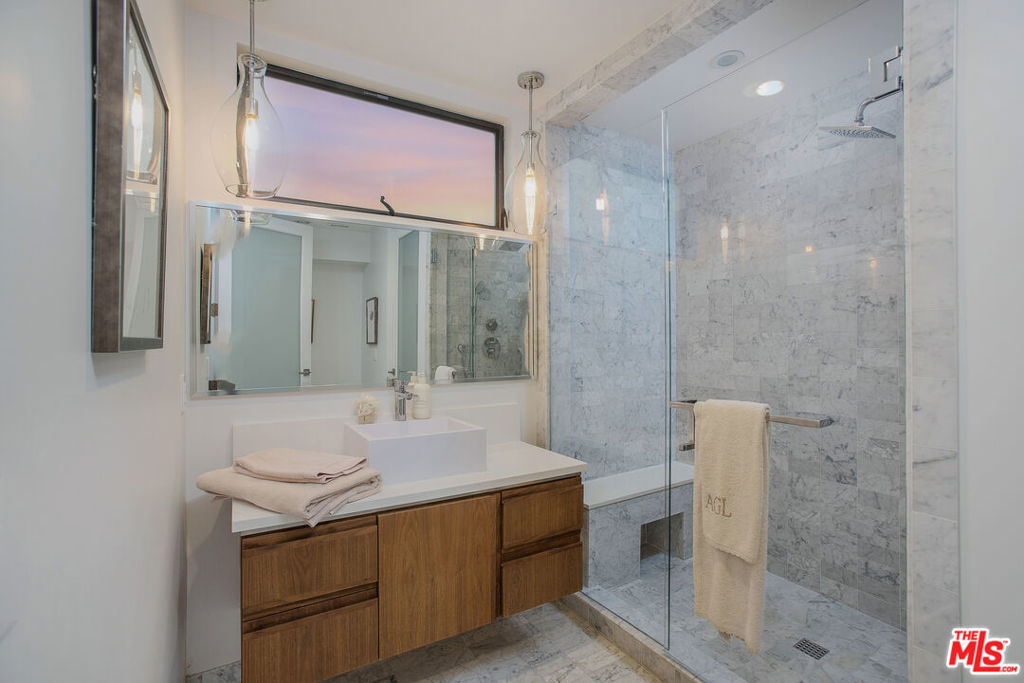 2105 E Balboa Boulevard Property Photo 44