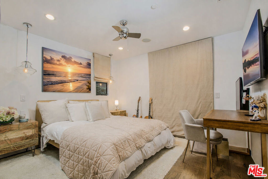 2105 E Balboa Boulevard Property Photo 45
