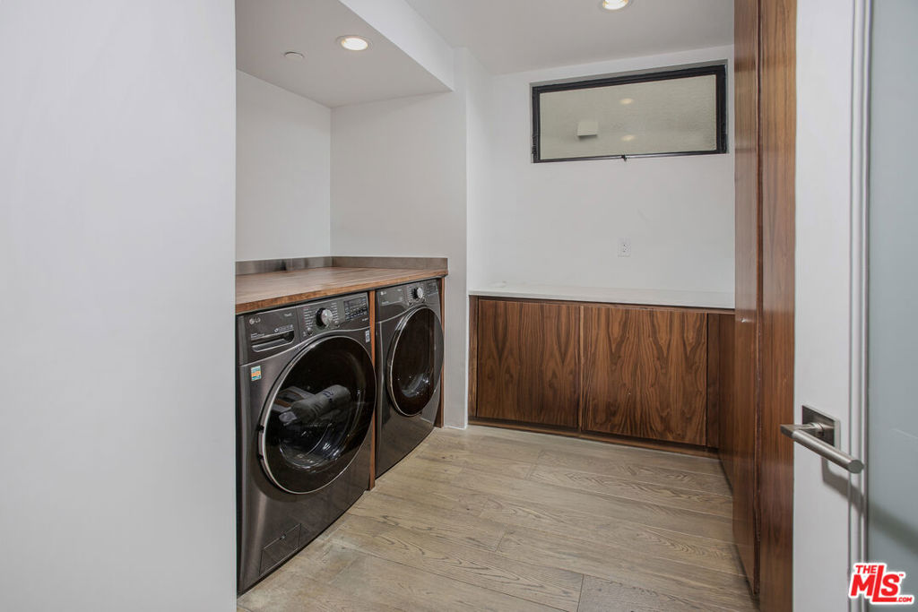 2105 E Balboa Boulevard Property Photo 46