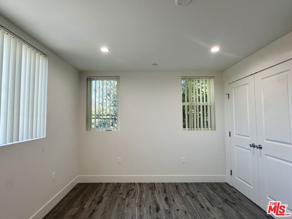 11512 Oxford Avenue G Property Photo 33