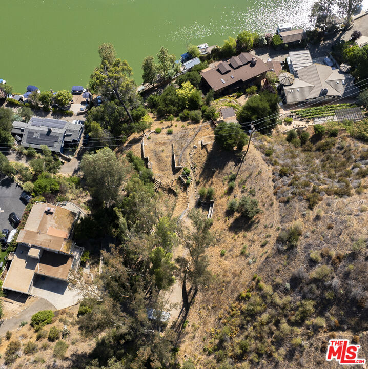 2100 E Lakeshore Drive Property Photo 5