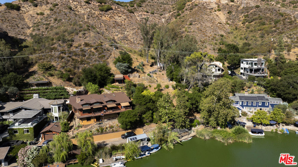 2100 E Lakeshore Drive Property Photo 8