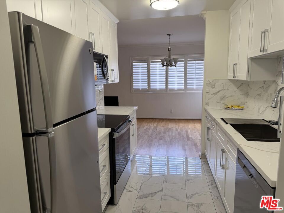 1097 S Bedford Drive 204 Property Photo 12