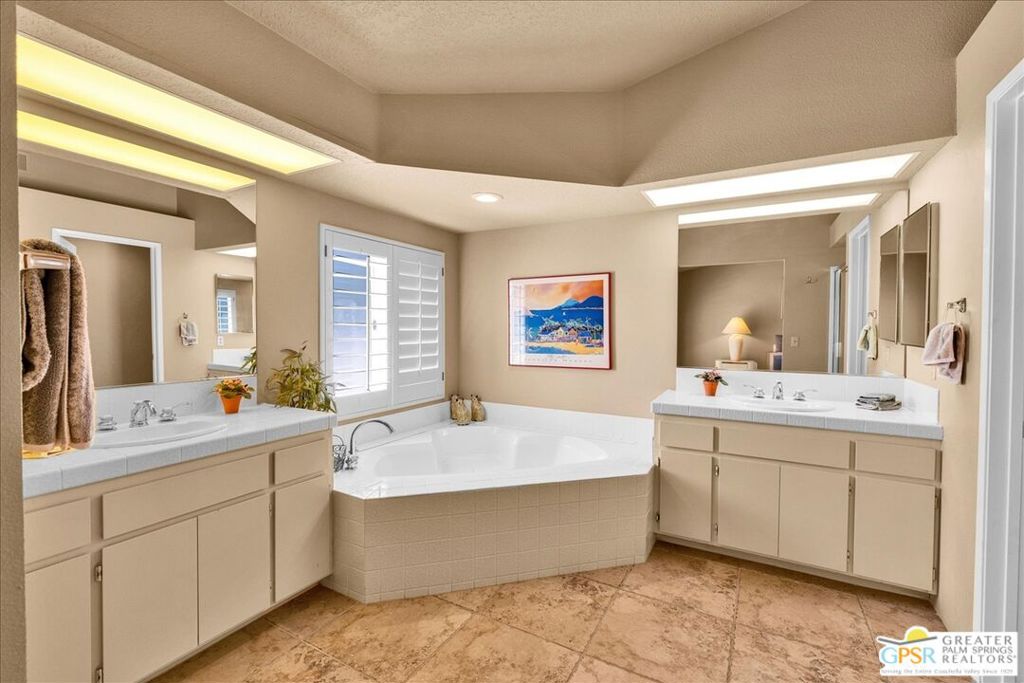688 Vista Lago Circle Property Photo 23