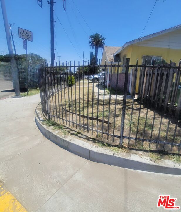 1854 E 92nd Street Property Photo 2