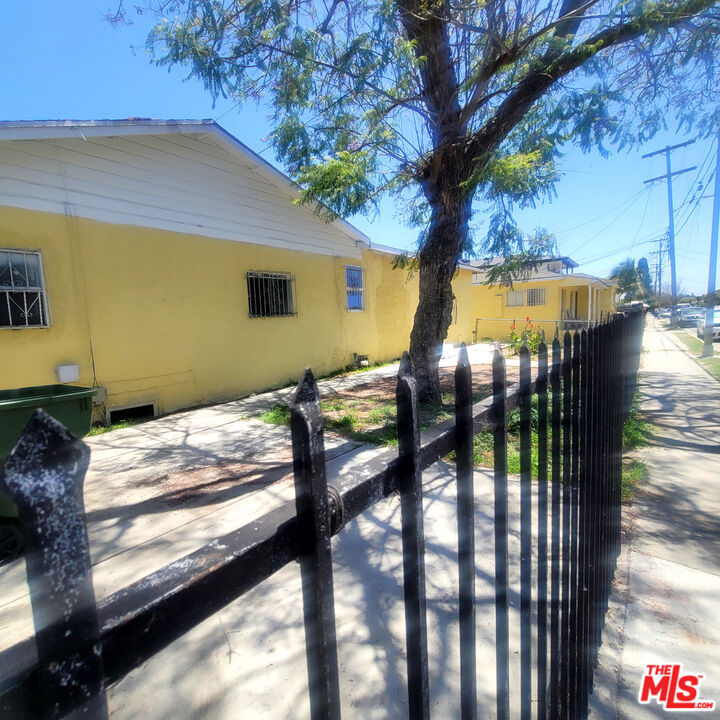 1854 E 92nd Street Property Photo 3