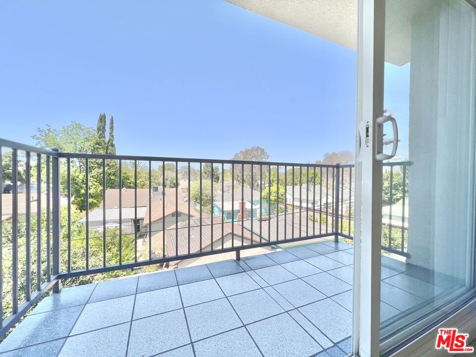 7437 Haskell Avenue Property Photo 4