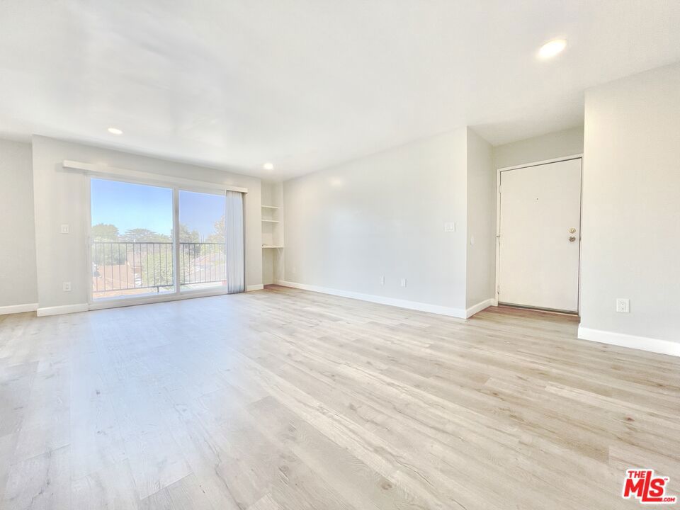 7437 Haskell Avenue Property Photo 9