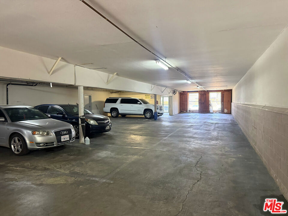 7437 Haskell Avenue Property Photo 11
