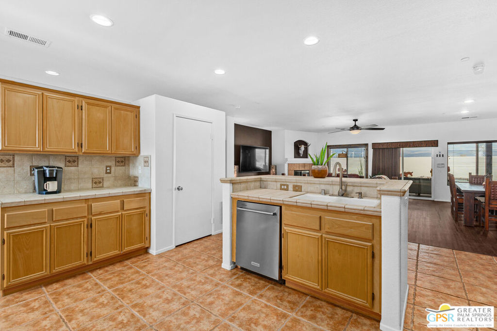 874 Summit Drive Property Photo 19