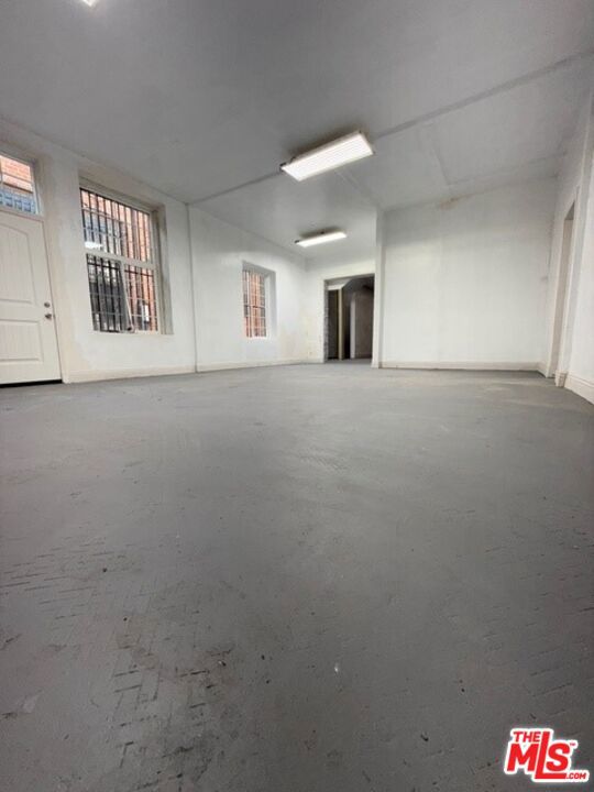 4435 S Santa Fe Avenue Property Photo 5