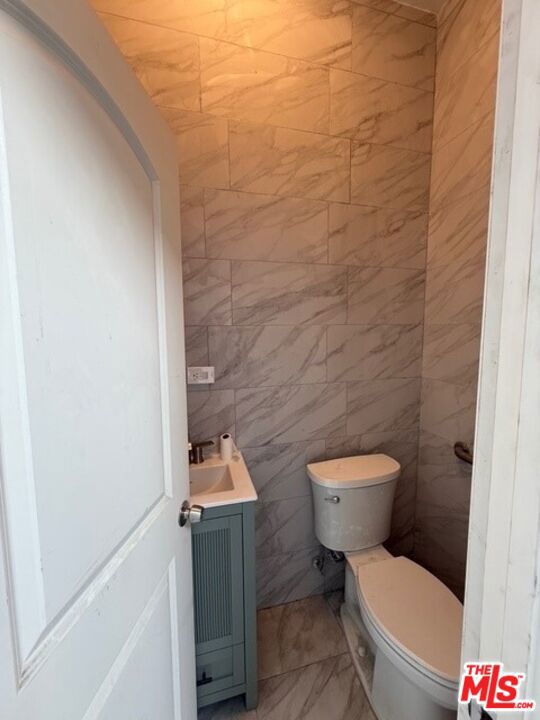 4435 S Santa Fe Avenue Property Photo 6