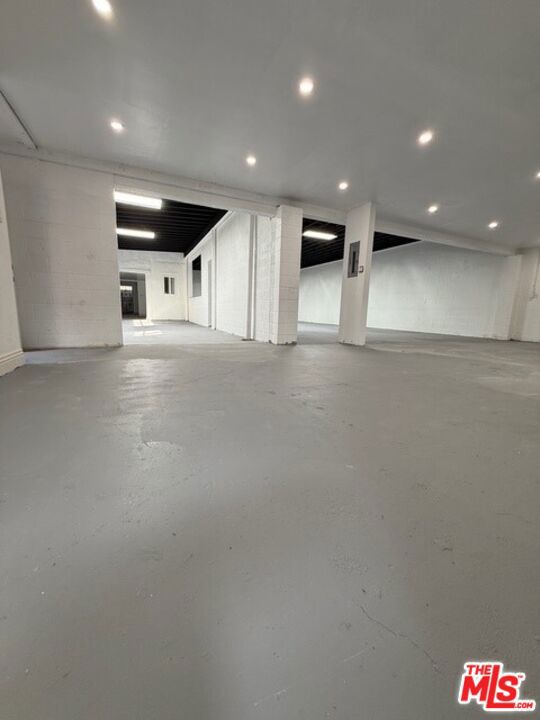 4435 S Santa Fe Avenue Property Photo 7