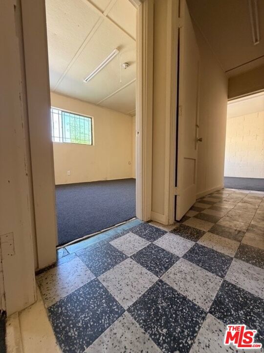 4435 S Santa Fe Avenue Property Photo 18
