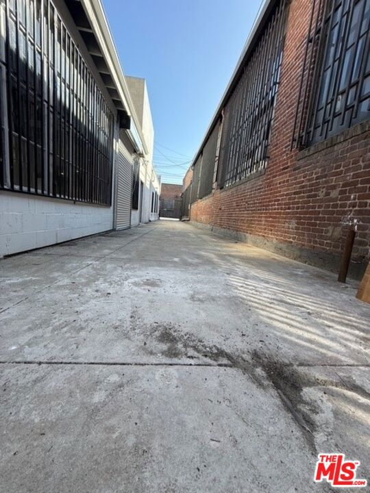 4435 S Santa Fe Avenue Property Photo 22