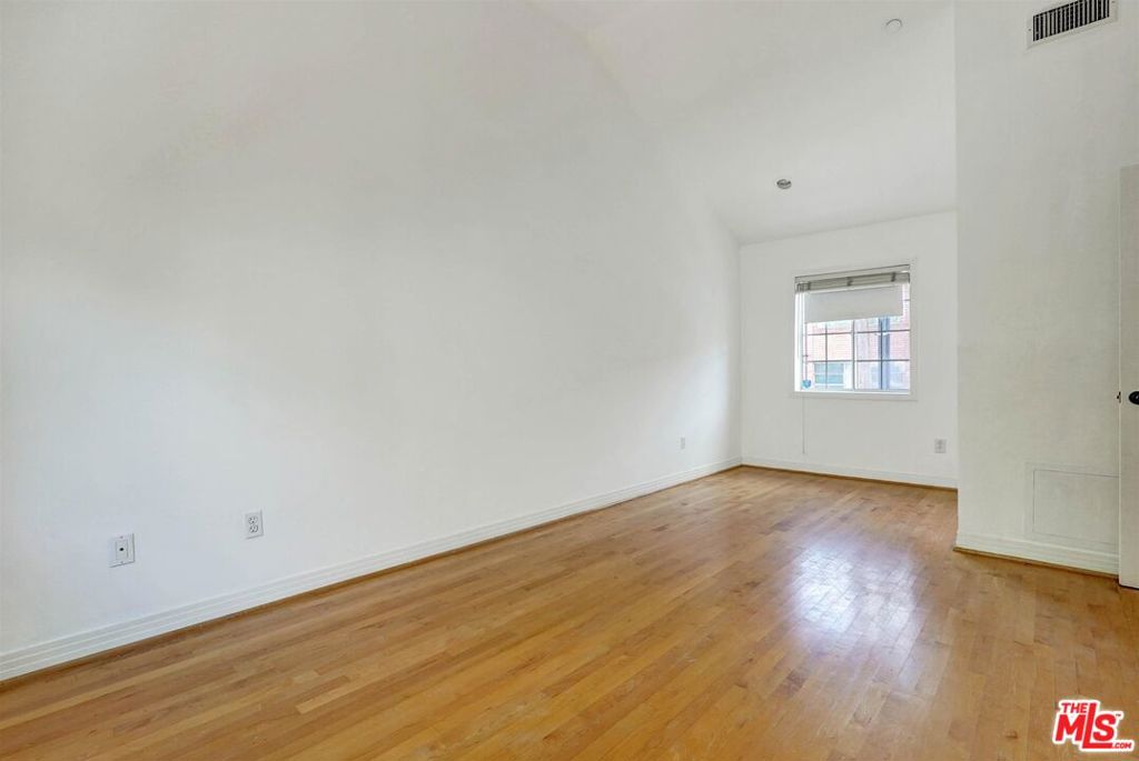 456 1/2 Smithwood Drive Property Photo 23