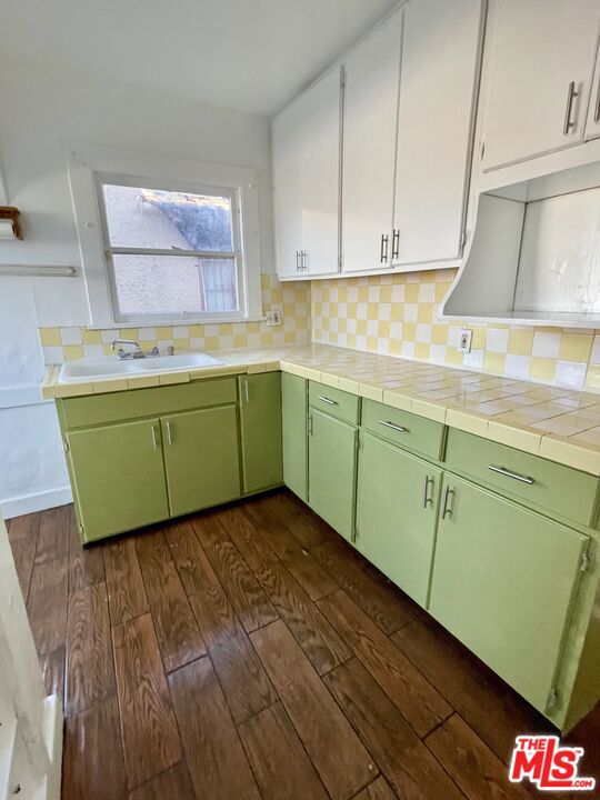 1523 W 65th Street Property Photo 4