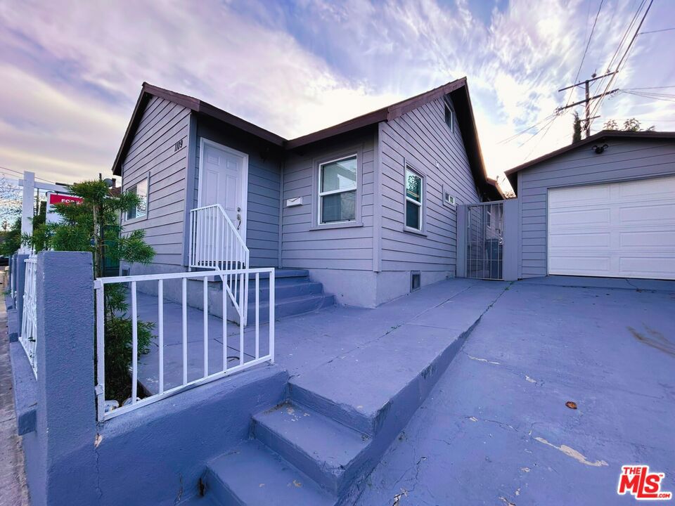 1109 N Chester Avenue Property Photo 1
