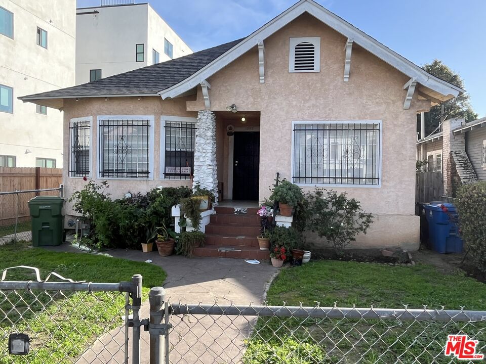 1258 W 36th Street Property Photo 1