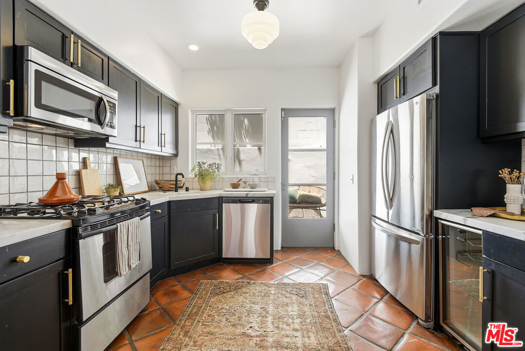 1414 N Harper Avenue 10 Property Photo 10