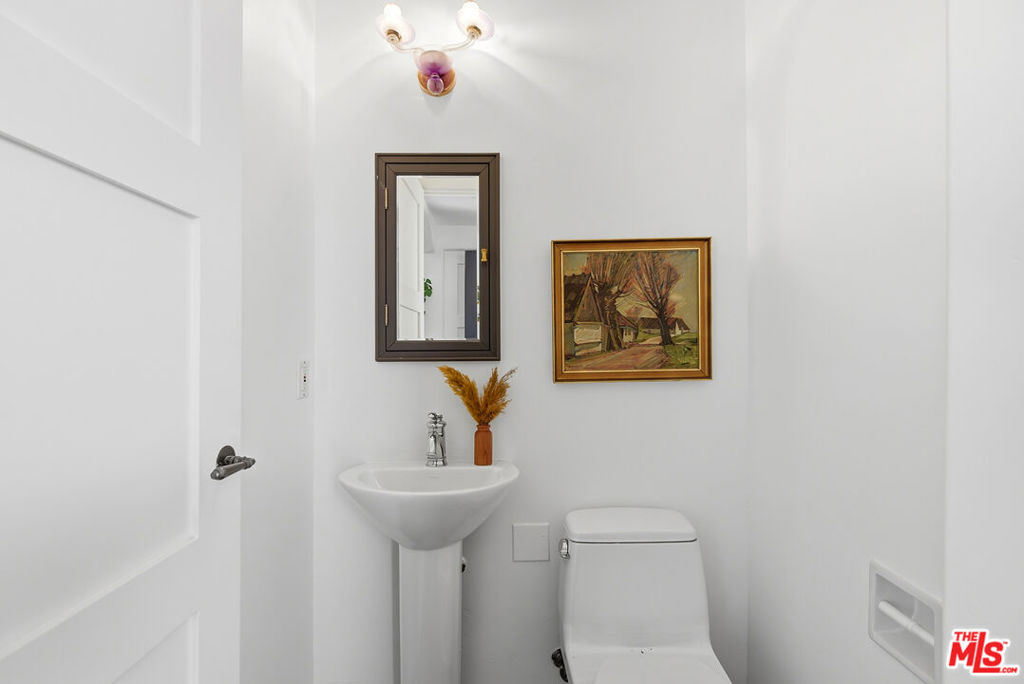 1414 N Harper Avenue 10 Property Photo 13