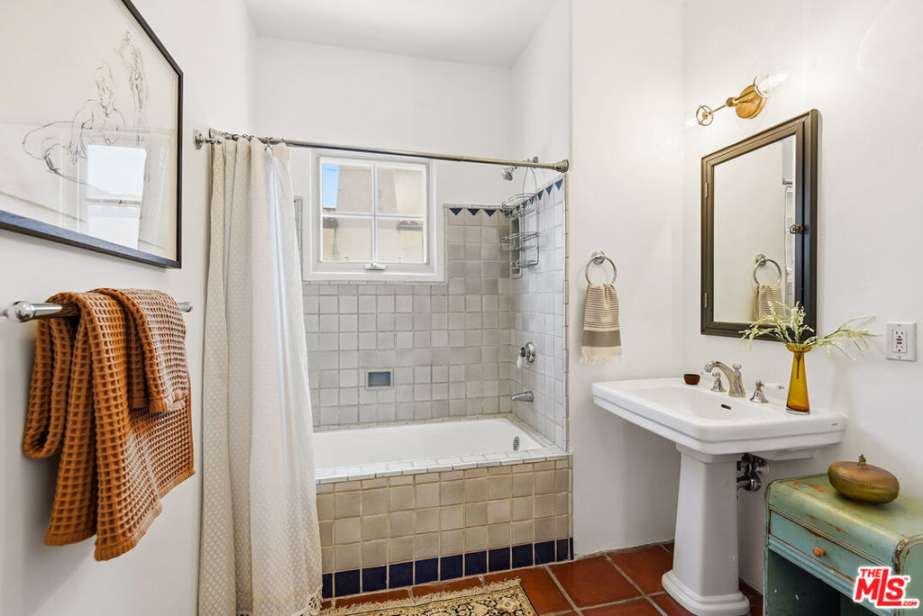 1414 N Harper Avenue 10 Property Photo 16
