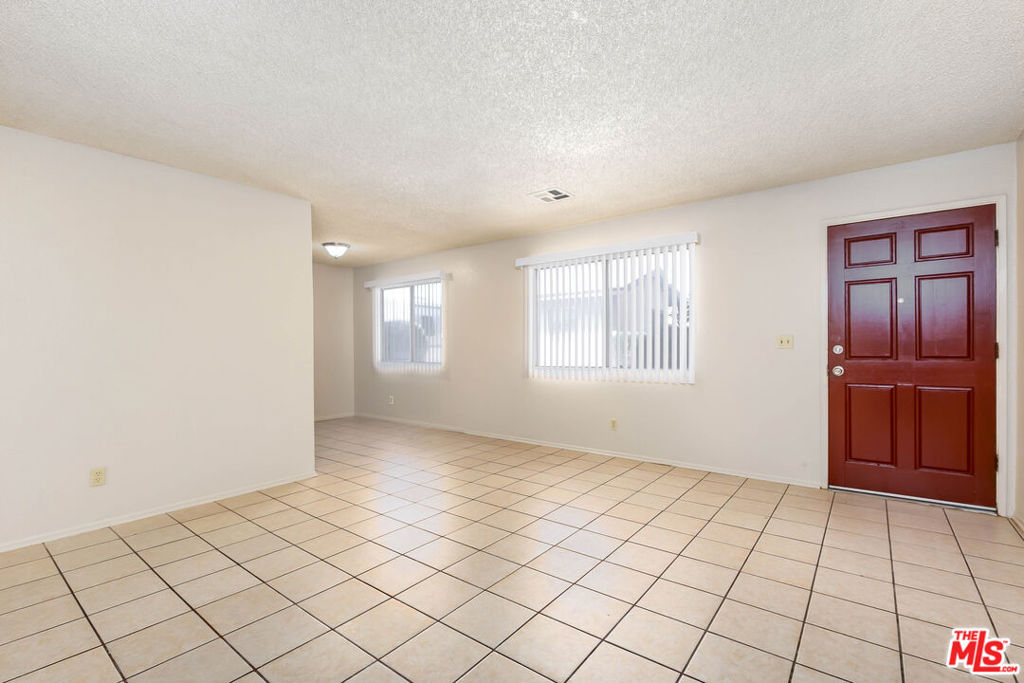550 E Avenue H14 Property Photo 1