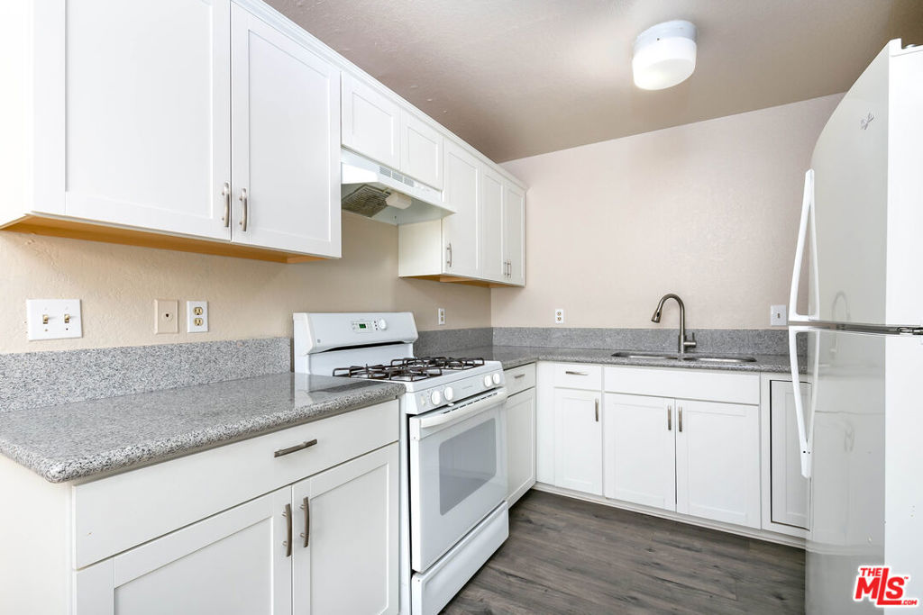 550 E Avenue H14 Property Photo 2