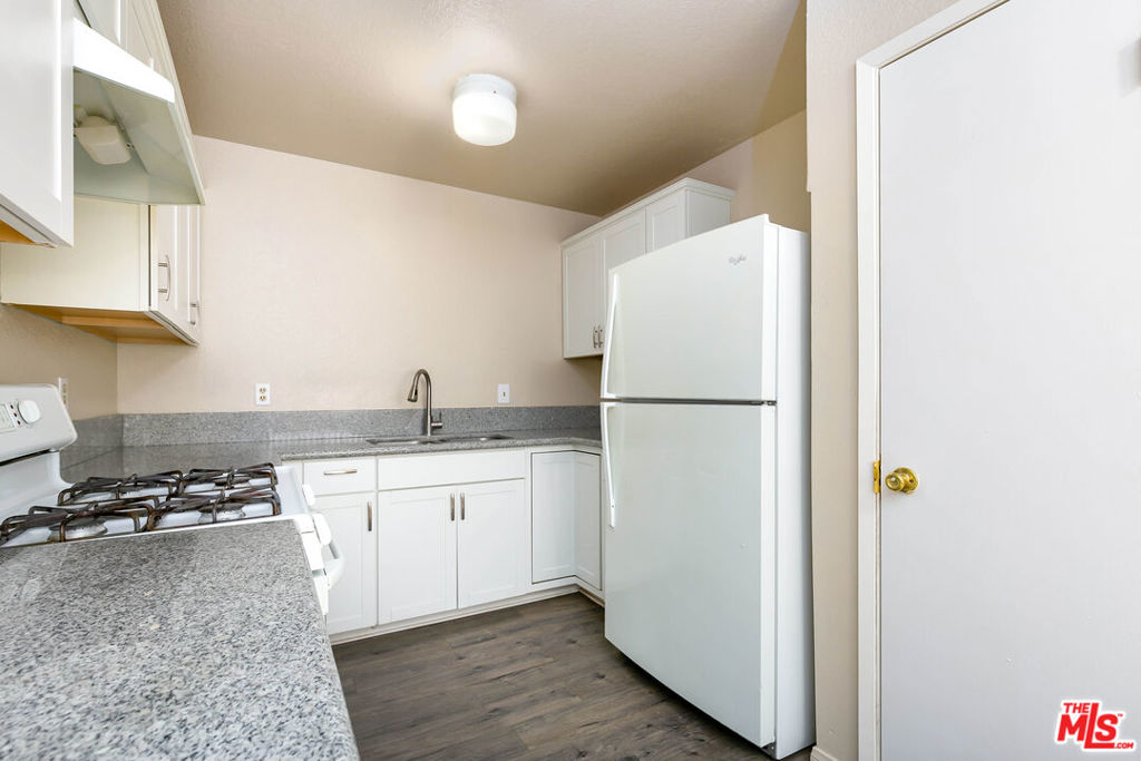 550 E Avenue H14 Property Photo 4